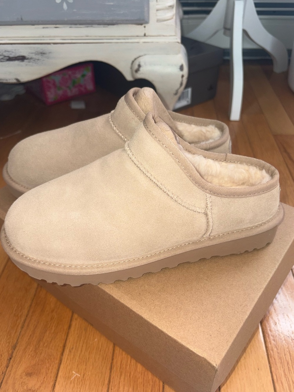 New!! Ugg Classic Slipper Size 7